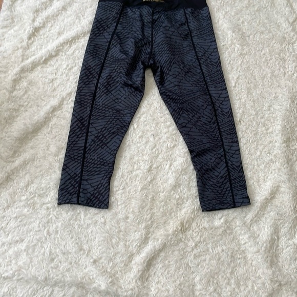 Sam Edelman gray and black capri leggings - Picture 3 of 13